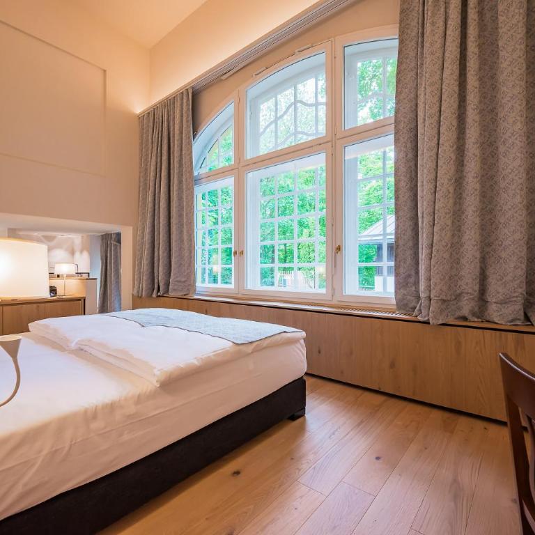 Gutshotel Menterschwaige - Heritage Boutique Hotel with Timless Elegance - Superior Suite - 2