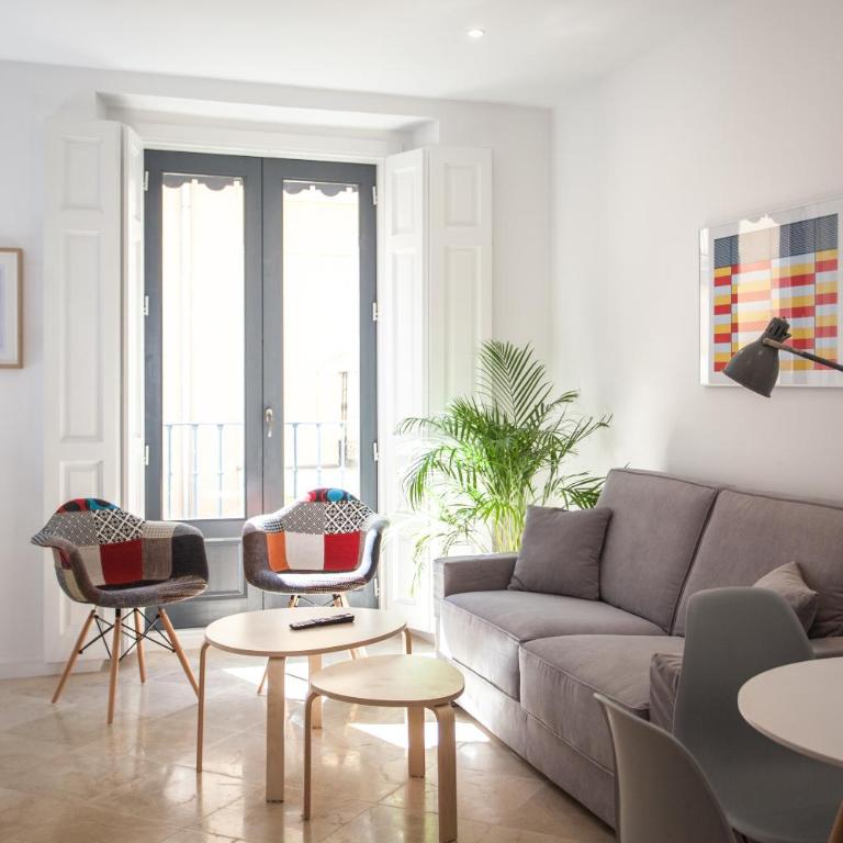 Apartment in Malasaña - Two-Bedroom Apartment with Balcony - 16