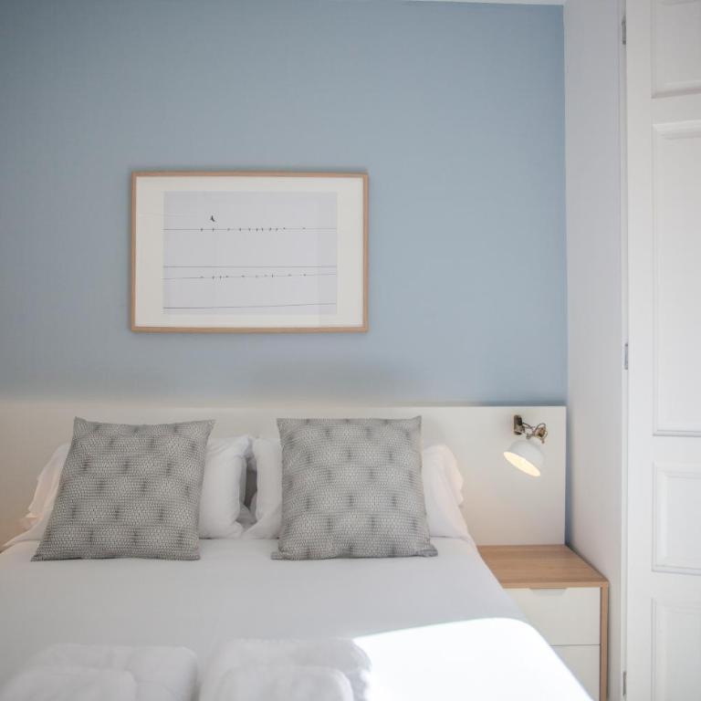 Apartment in Malasaña - Two-Bedroom Apartment with Balcony - 4