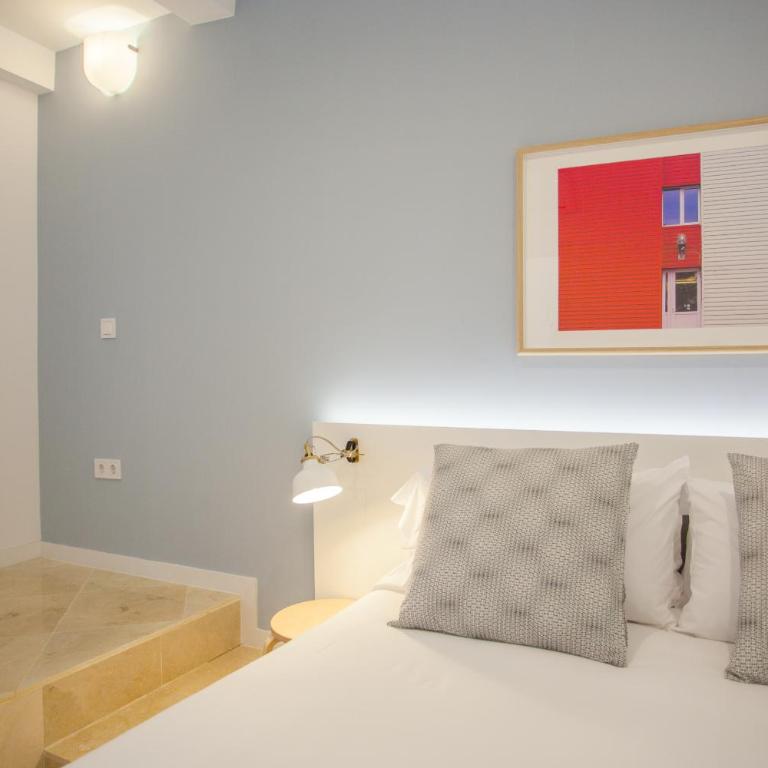 Apartment in Malasaña - Two-Bedroom Apartment with Balcony - 12