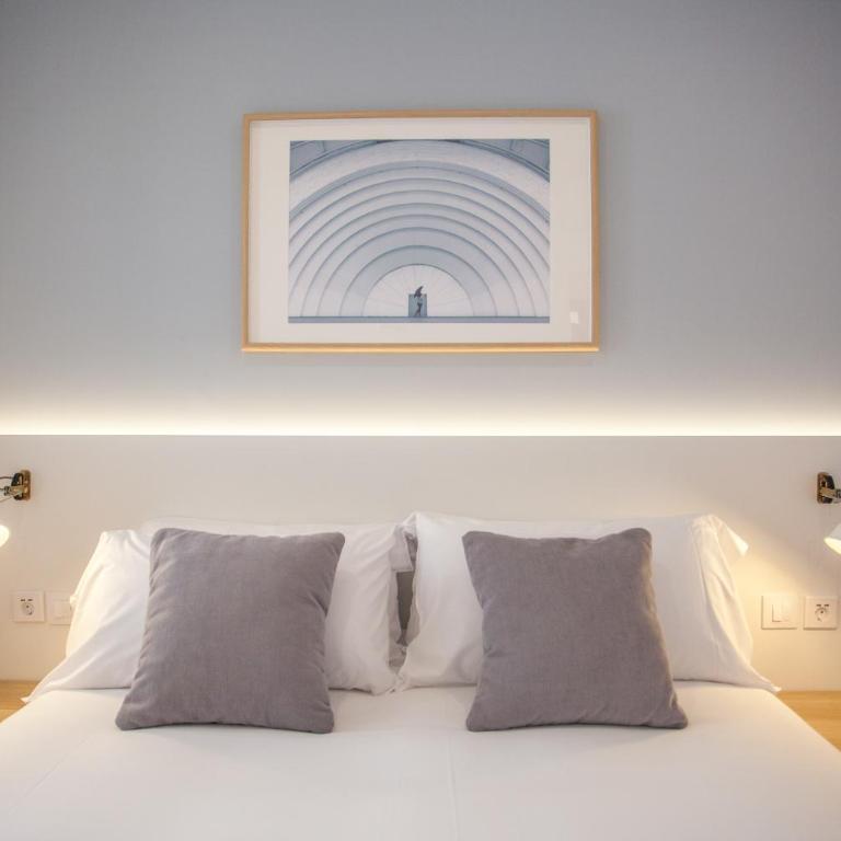 Apartment in Malasaña - Two-Bedroom Apartment with Balcony - 3