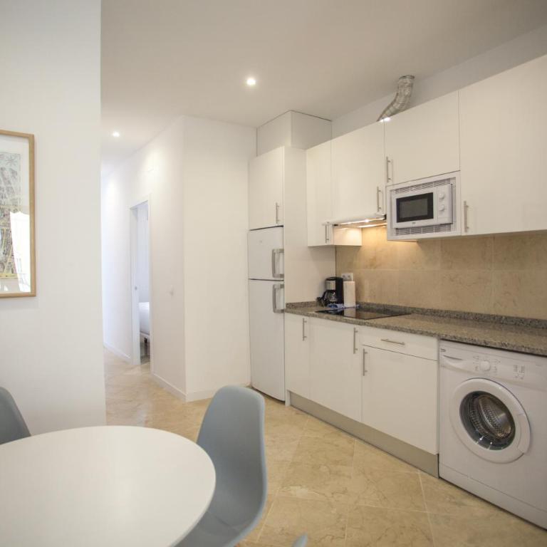 Apartment in Malasaña - Two-Bedroom Apartment with Balcony - 17