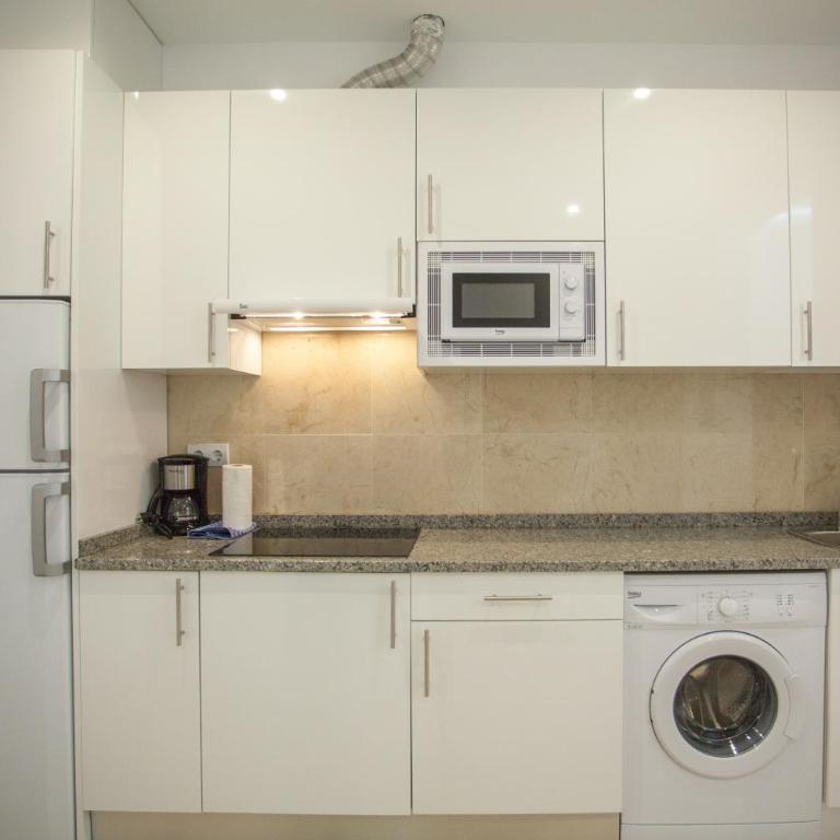 Apartment in Malasaña - Two-Bedroom Apartment with Balcony - 18