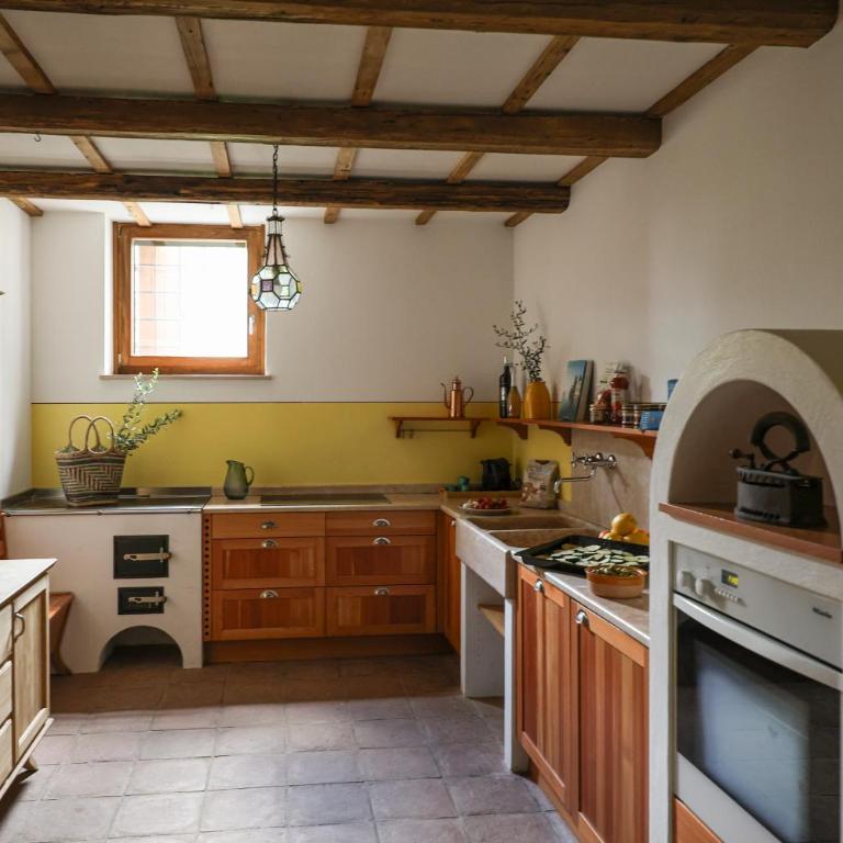 Podere Sabaina, Private Villa mit beheiztem Pool, Seeblick und 3 Wohneinheiten zur Alleinnutzung - Villa con Piscina Privata - 85