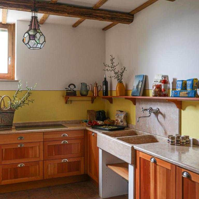 Podere Sabaina, Private Villa mit beheiztem Pool, Seeblick und 3 Wohneinheiten zur Alleinnutzung - Villa con Piscina Privata - 84