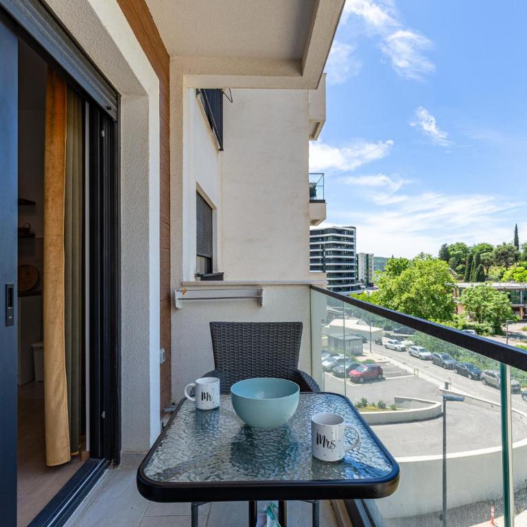 Summer Nest Studio in Becici - Studio Apartment with Balcony - 10