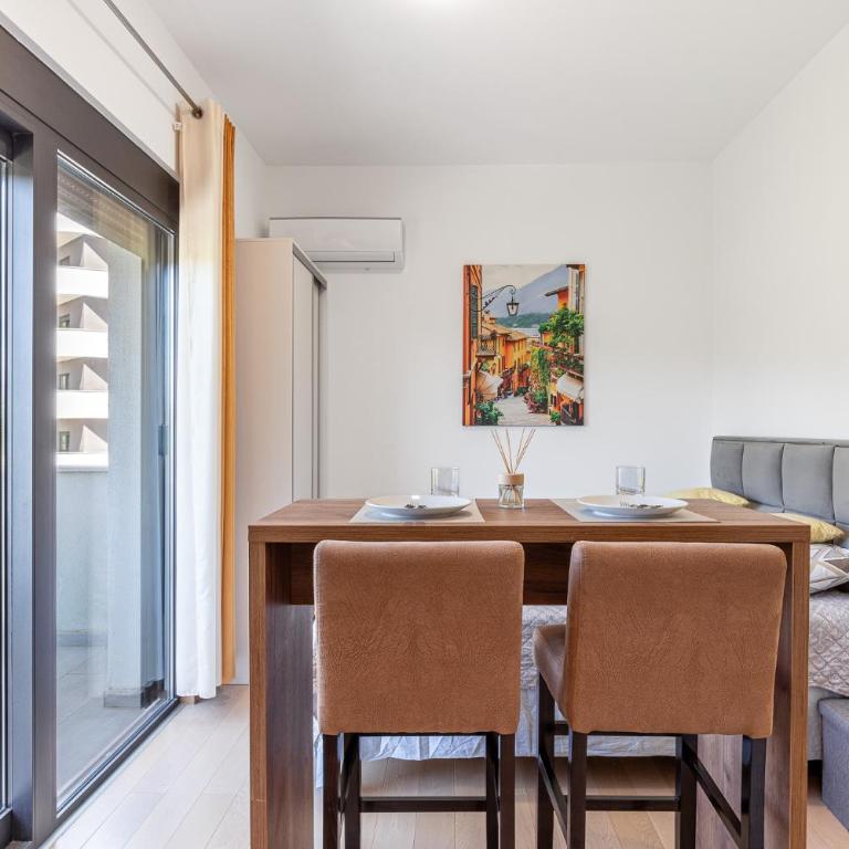 Summer Nest Studio in Becici - Studio Apartment with Balcony - 2