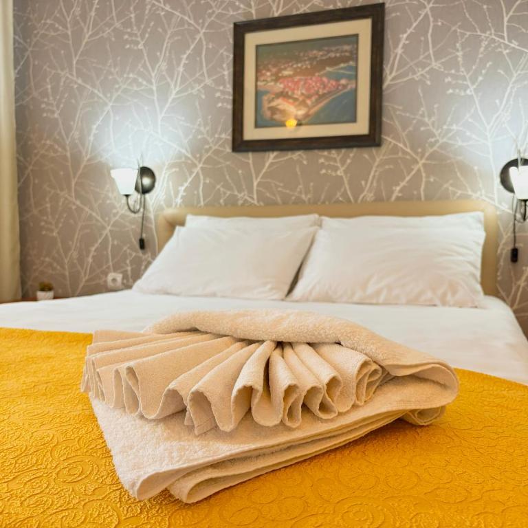 Central Hotel & Restaurant - Dvokrevetna Soba sa Bračnim Krevetom - 3