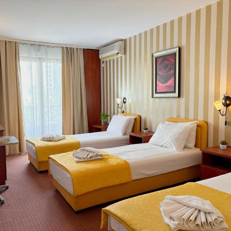 Central Hotel & Restaurant - Klasična Trokrevetna Soba - 1