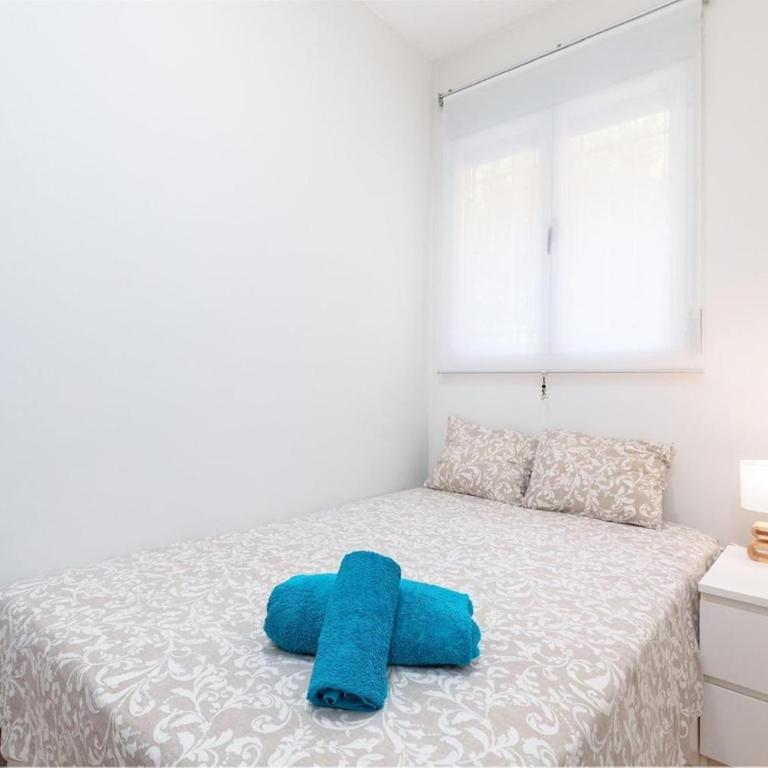 Beachside Apartment Valencia Ideal for Digital Nomads - Two-Bedroom Apartment with Balcony - 3