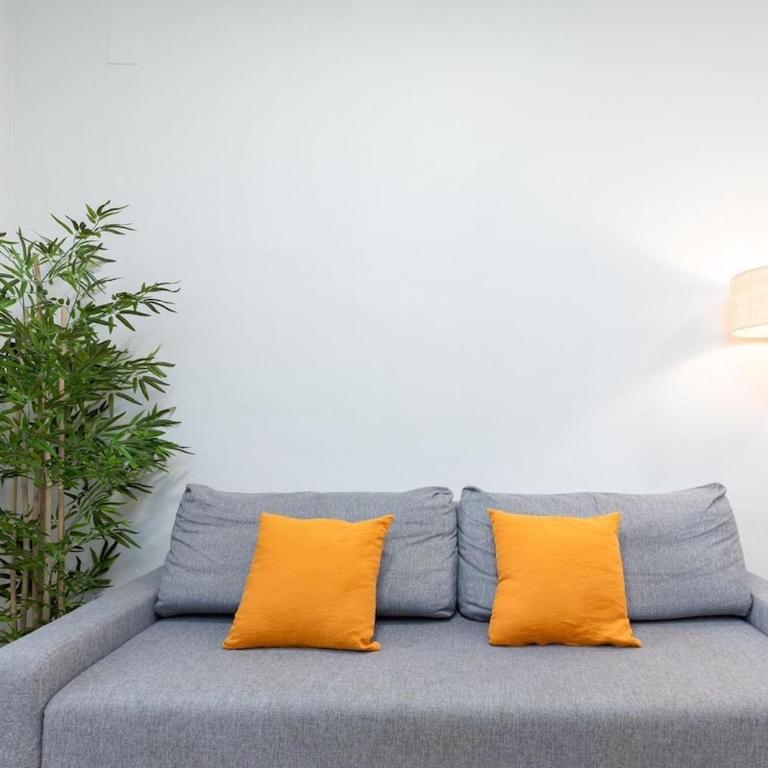 Beachside Apartment Valencia Ideal for Digital Nomads - Two-Bedroom Apartment with Balcony - 5