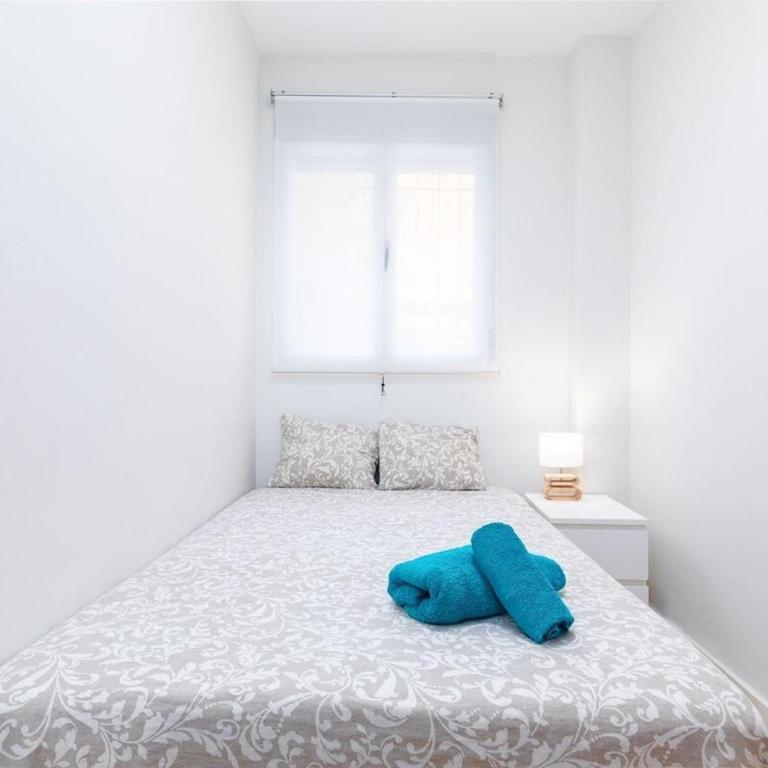 Beachside Apartment Valencia Ideal for Digital Nomads - Two-Bedroom Apartment with Balcony - 6
