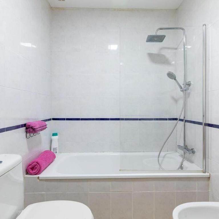 Beachside Apartment Valencia Ideal for Digital Nomads - Two-Bedroom Apartment with Balcony - 15