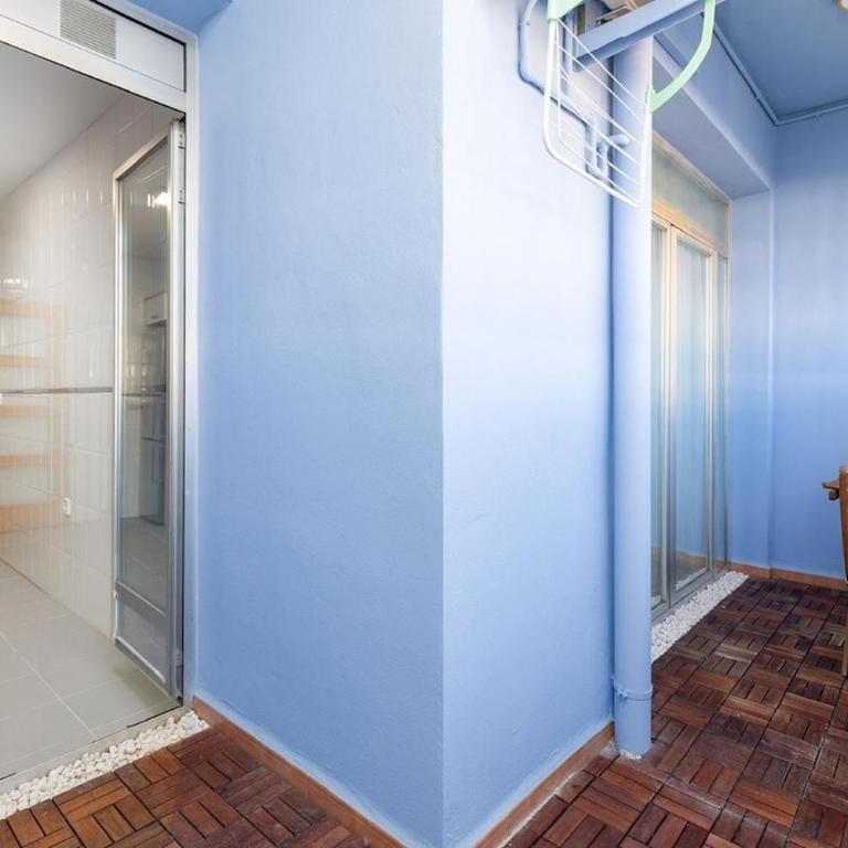 Beachside Apartment Valencia Ideal for Digital Nomads - Two-Bedroom Apartment with Balcony - 21