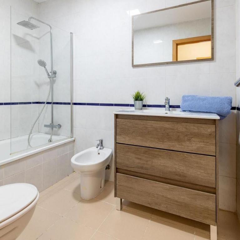 Beachside Apartment Valencia Ideal for Digital Nomads - Two-Bedroom Apartment with Balcony - 23