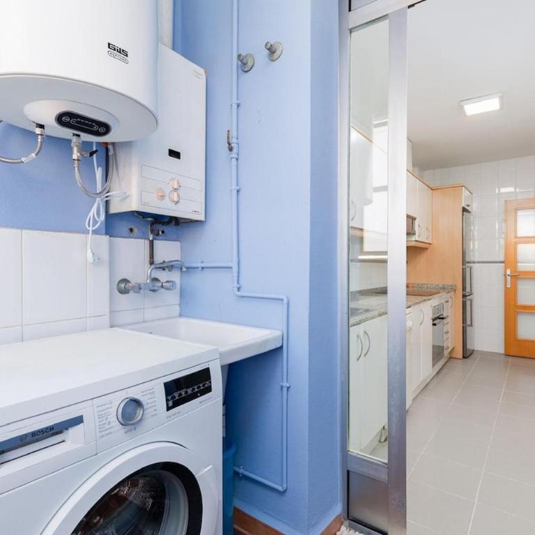 Beachside Apartment Valencia Ideal for Digital Nomads - Two-Bedroom Apartment with Balcony - 28