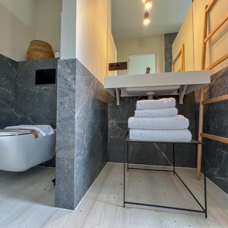 Luminoso loft con piscina en Puerto Banús - Apartamento de 1 dormitorio - 24