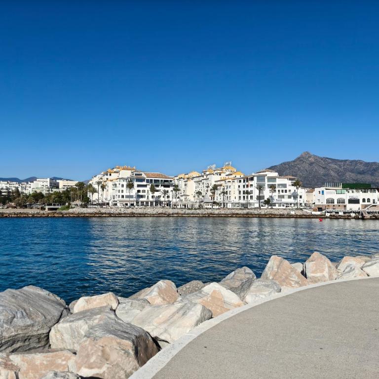 Luminoso loft con piscina en Puerto Banús - Apartamento de 1 dormitorio - 38