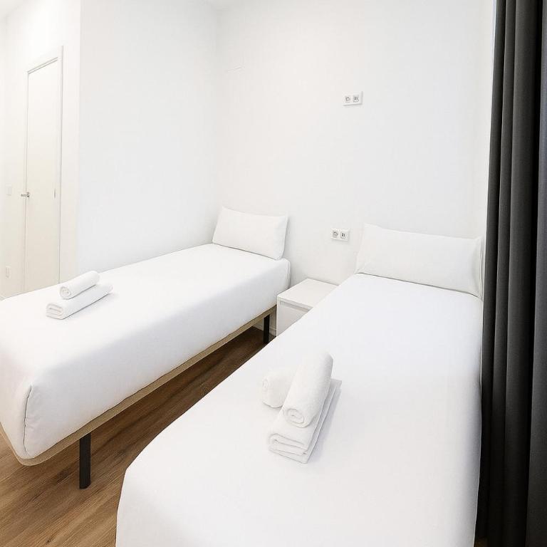 Hostal Bernabeu - Habitación Doble - 2 camas - 7