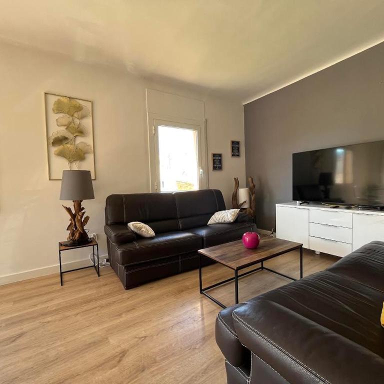 Appartement moderne Centre ville 50 metres de la mer Rosas - Apartamento de 3 dormitorios - 2