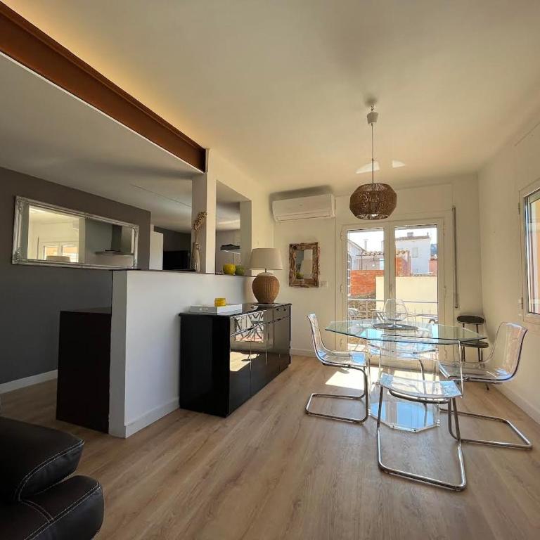 Appartement moderne Centre ville 50 metres de la mer Rosas - Apartamento de 3 dormitorios - 3
