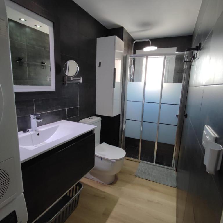 Appartement moderne Centre ville 50 metres de la mer Rosas - Apartamento de 3 dormitorios - 19