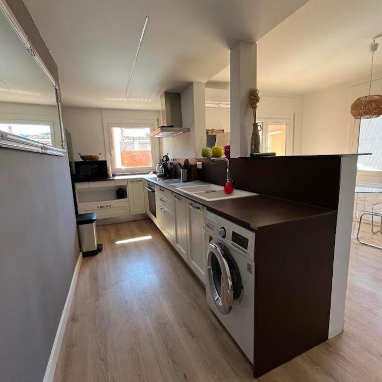 Appartement moderne Centre ville 50 metres de la mer Rosas - Apartamento de 3 dormitorios - 25