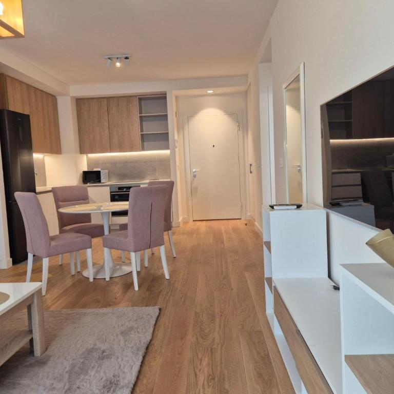 Q4, flat near Gallery shopping mall with garage - One-Bedroom Apartment - 14