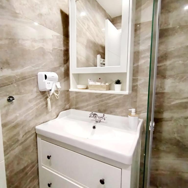 Benvenuti STAR - Deluxe Double Room (2 Adults + 1 Child) - 10