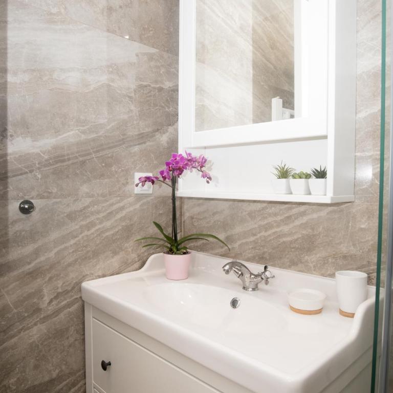 Benvenuti STAR - Deluxe Double Room (2 Adults + 1 Child) - 11