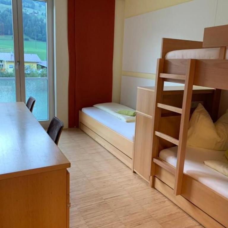 Hostel-Jugendherberge St. Johann im Pongau - Zweibettzimmer mit Gemeinschaftsbad - 1