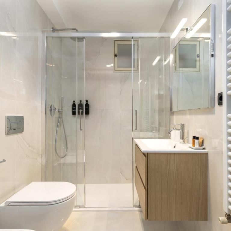 Luce Apartment - Stylish Terrace in the Heart of Lucca - One-Bedroom Apartment with Balcony and City View - 17