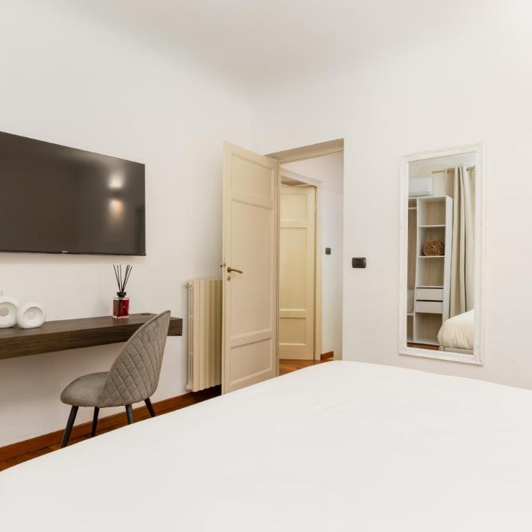 Luce Apartment - Stylish Terrace in the Heart of Lucca - One-Bedroom Apartment with Balcony and City View - 11