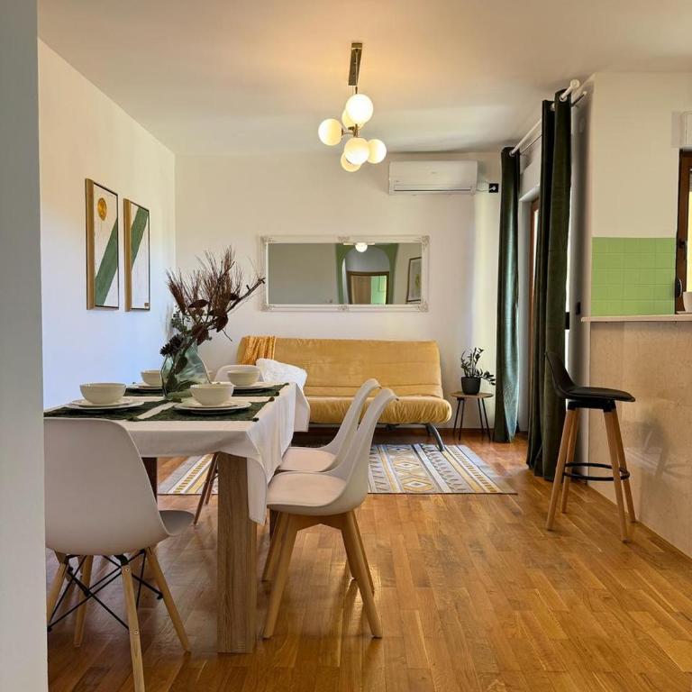 Mango Apartments Petrovac - One-Bedroom Apartment with Sea View - 3