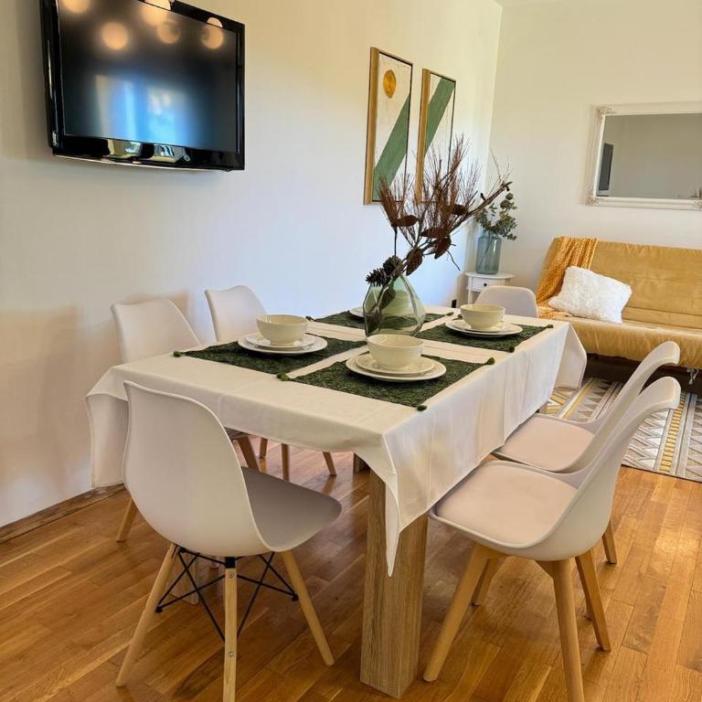 Mango Apartments Petrovac - One-Bedroom Apartment with Sea View - 4