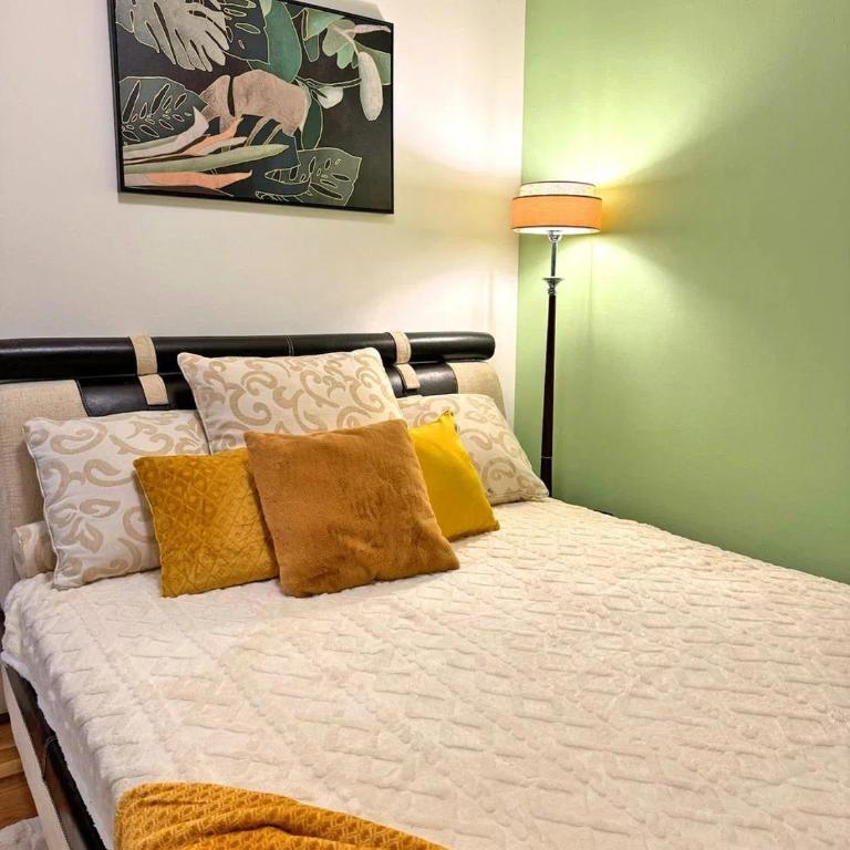 Mango Apartments Petrovac - Apartman sa 2 Spavaće Sobe i Terasom - 11