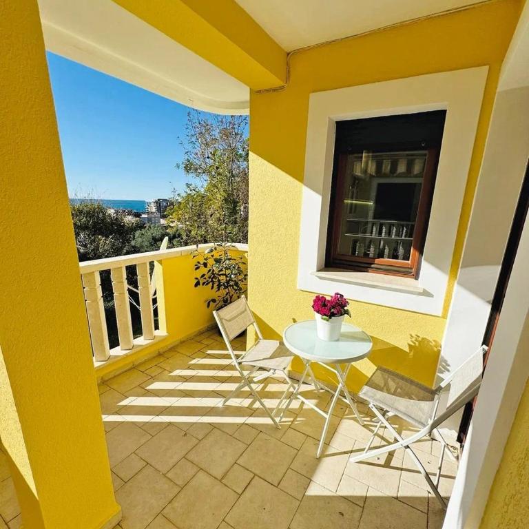 Mango Apartments Petrovac - One-Bedroom Apartment with Sea View - 1