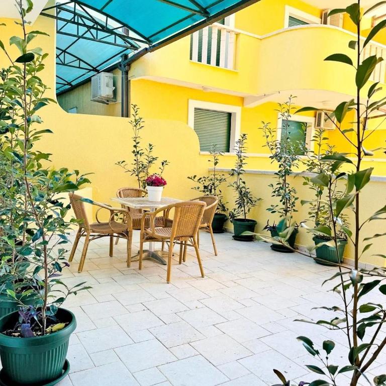 Mango Apartments Petrovac - Two-Bedroom Apartment with Terrace - 2