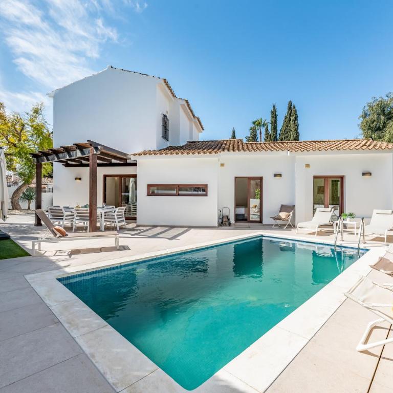 Villa with Pool in Golden Mile by Kura Homes - Casa - 1