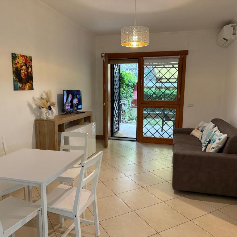 Rome Giardino Segreto Holiday Home with private parking - Appartamento con 1 Camera da Letto - 3