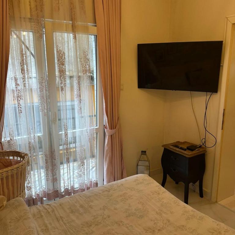 Apartman Maja - Two-Bedroom Apartment with Balcony - 17
