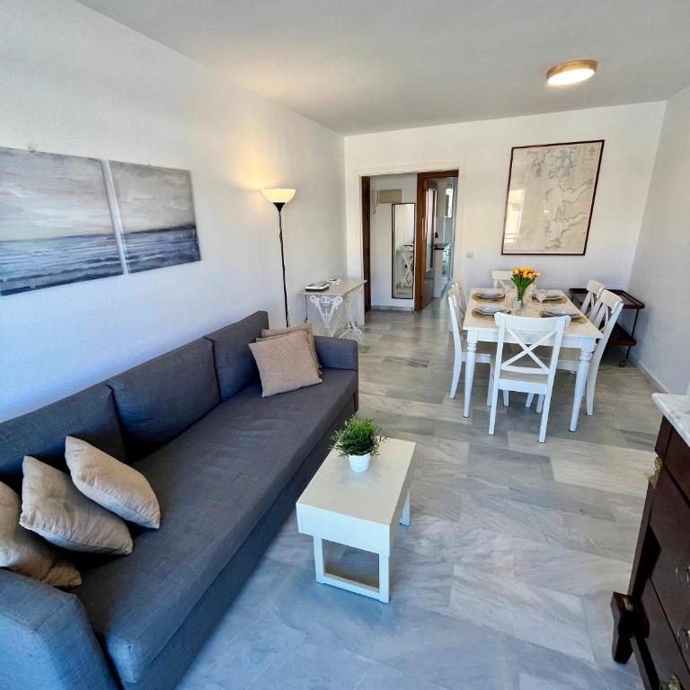 GATU Villa Sol, junto a la playa , piscina, 2 baños, aire cc, terraza, " Preferente mayores de 21 años y familias " - Apartamento con terraza - 18