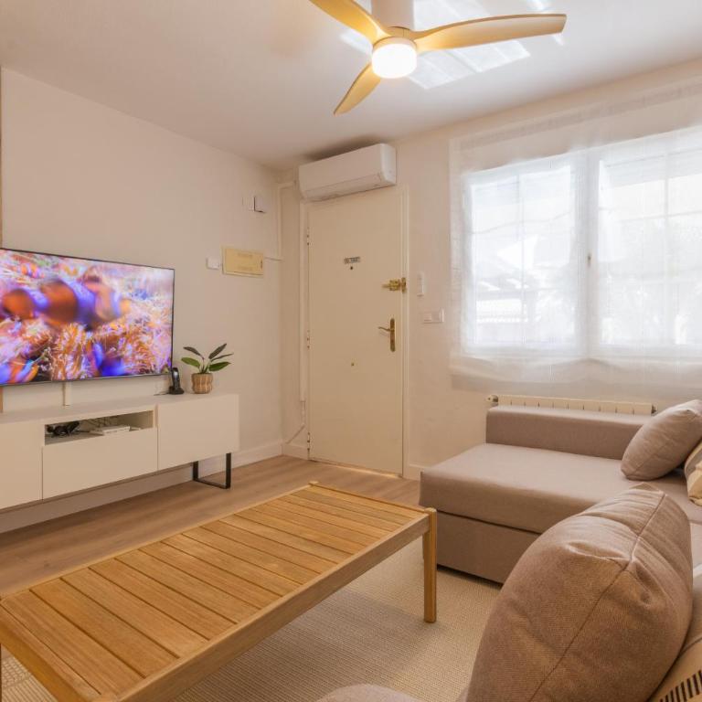 Arena Marina - Pool and relaxation near the airport - Three-Bedroom Apartment - 4