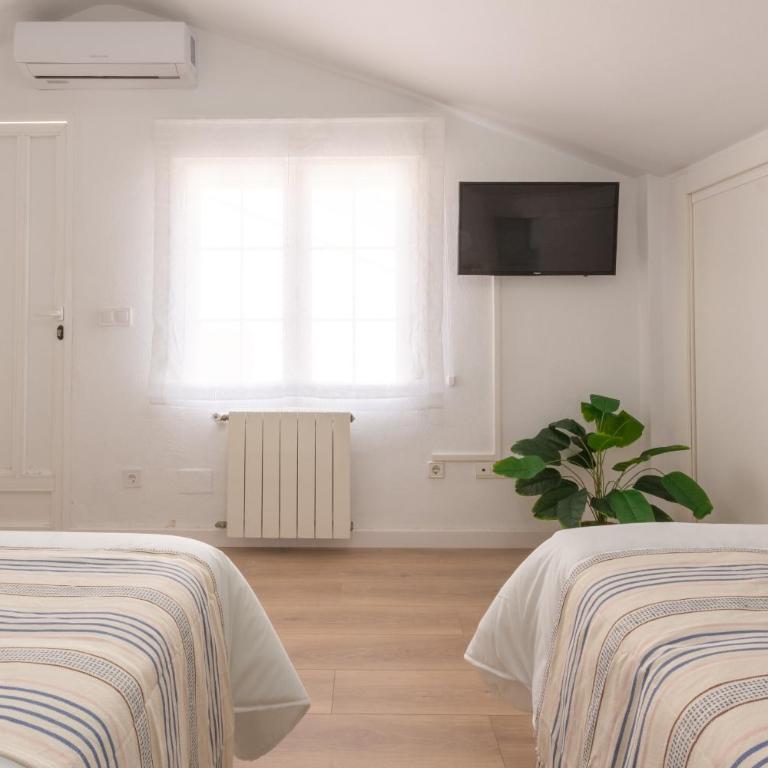 Arena Marina - Pool and relaxation near the airport - Three-Bedroom Apartment - 12