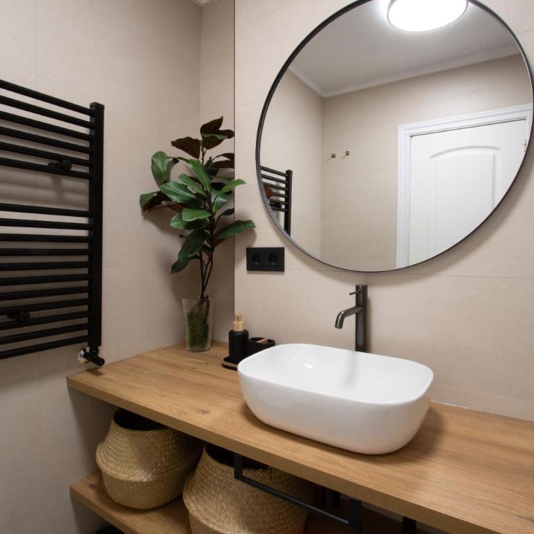 Arena Marina - Pool and relaxation near the airport - Three-Bedroom Apartment - 22