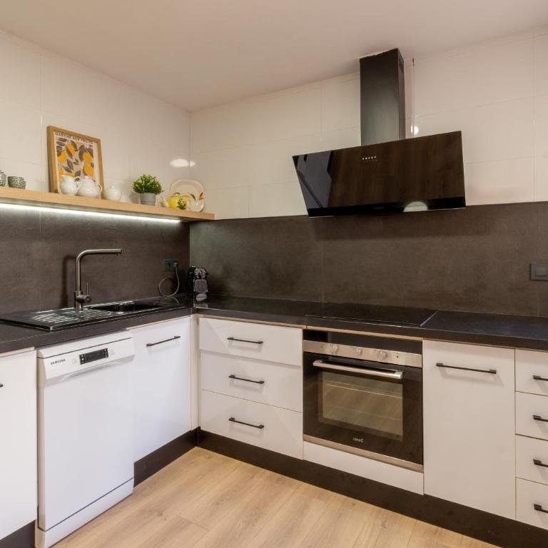 Arena Marina - Pool and relaxation near the airport - Three-Bedroom Apartment - 31