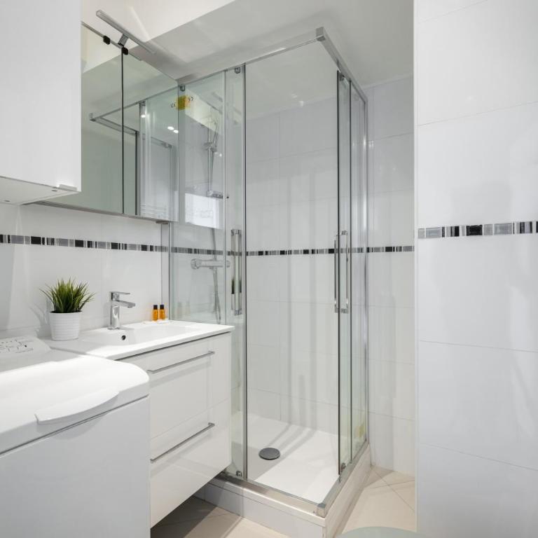 Rives d'or 2, Beautiful beachfront studio, beach access, AC - Studio - Vue sur Mer - 1