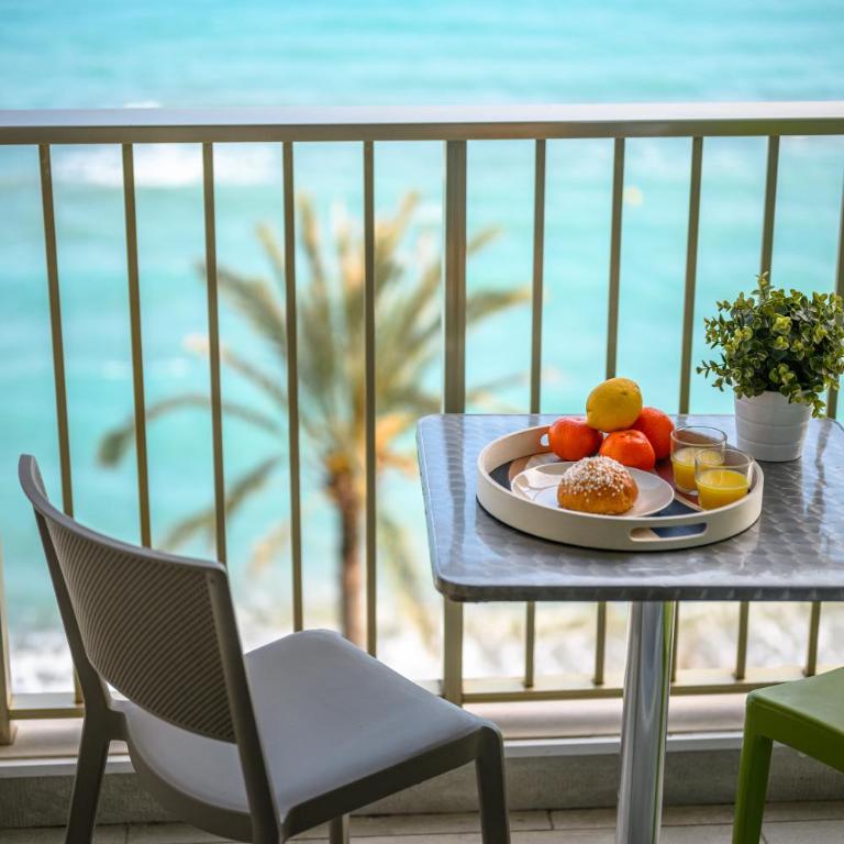 Rives d'or 2, Beautiful beachfront studio, beach access, AC - Studio - Vue sur Mer - 9