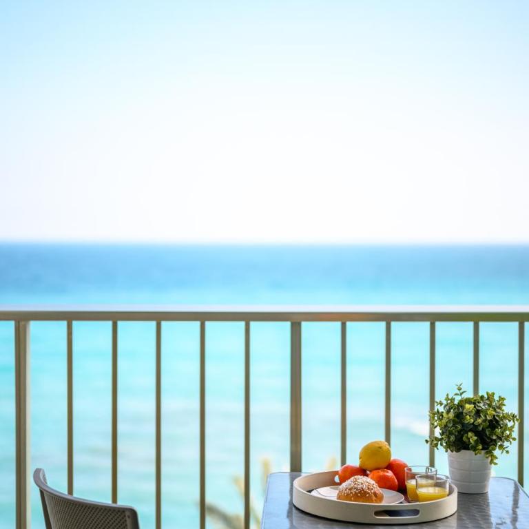 Rives d'or 2, Beautiful beachfront studio, beach access, AC - Studio - Vue sur Mer - 14