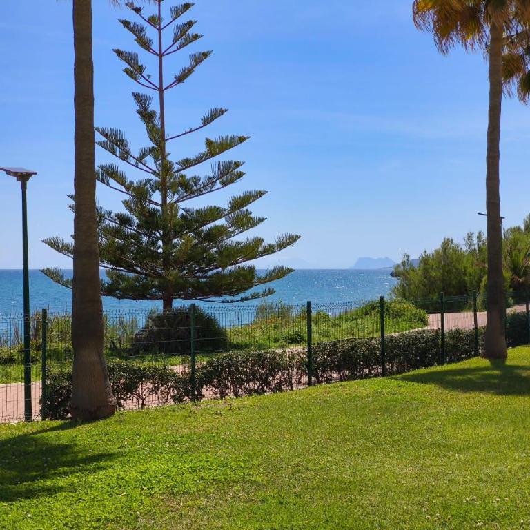 Bermuda Beachfront Living by Lica Homes - Apartamento con vistas al mar - 25